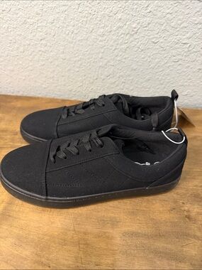 Boy’s Black Casual Canvas Sneakers size 4